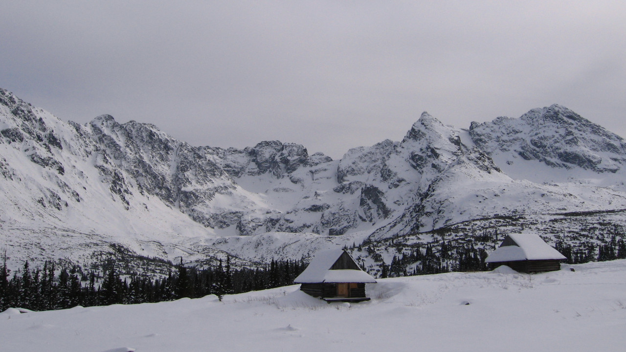 Hala Gąsienicowa zimą Hala Gąsienicowa zimą