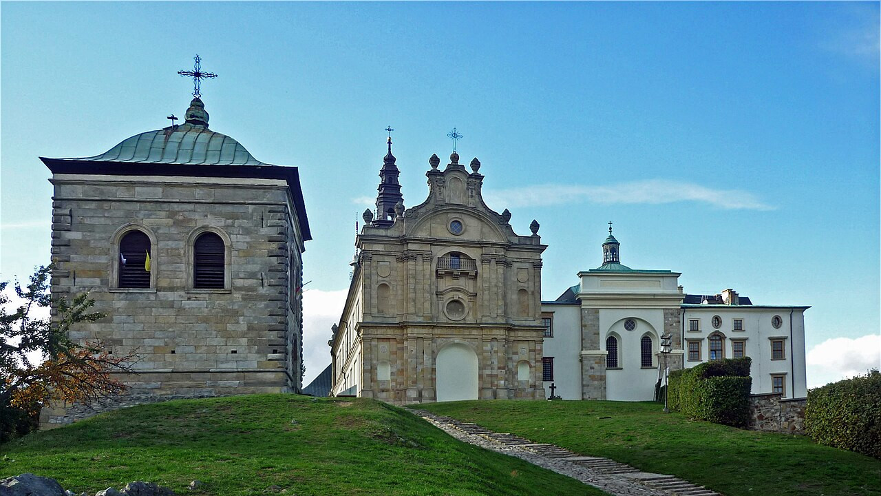 Klasztor na Łysej Górze Klasztor na Łysej Górze