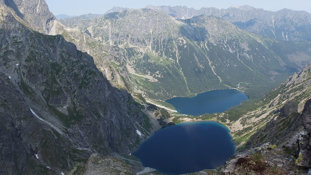 Widok z Rysów na Morskie Oko i Czarny Staw Widok z Rysów na Morskie Oko i Czarny Staw