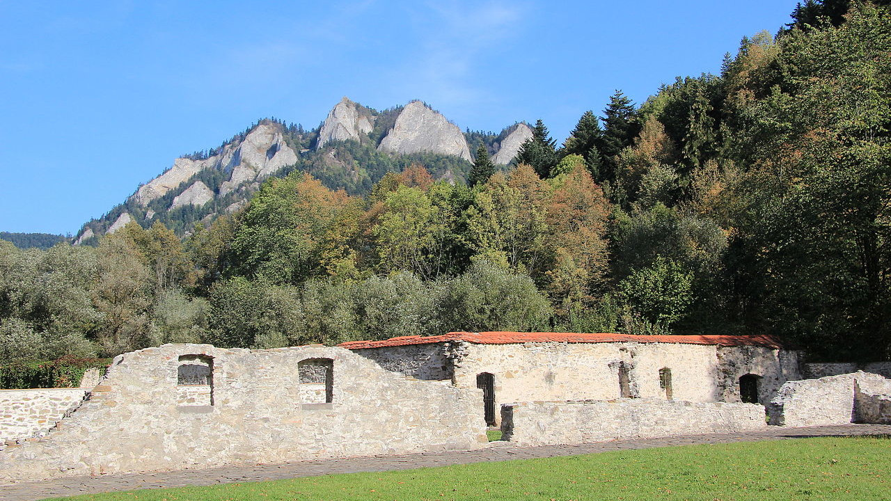 Widok z klasztoru na Trzy Korony Widok z klasztoru na Trzy Korony