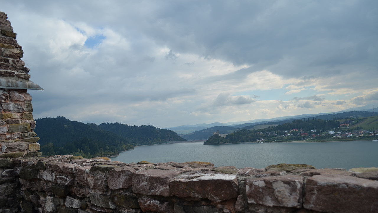 Widok z zamku czorsztyńskiego Widok z zamku czorsztyńskiego